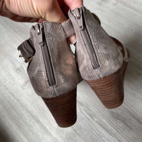 Sofft Mauldin Strappy Wedge Leather Sandal Snake Print Metallic Size 10 - Picture 8 of 9